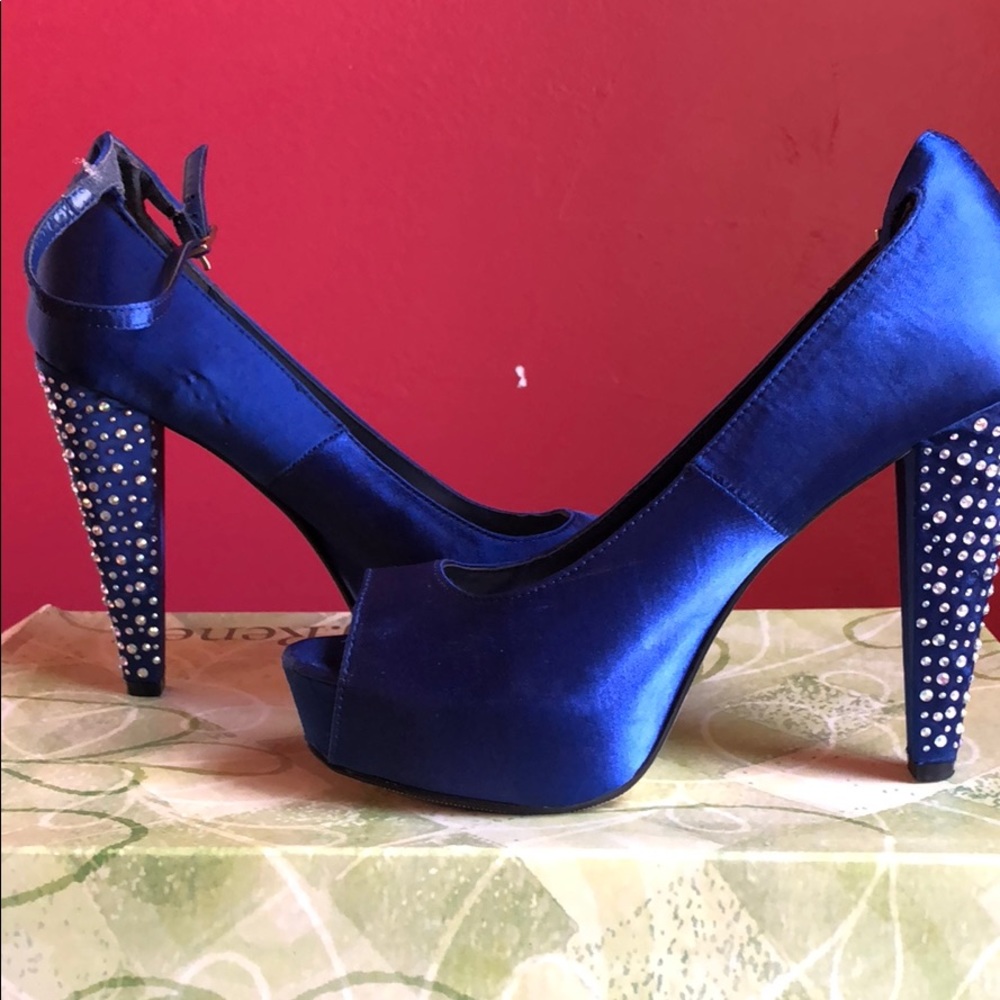 Steve Madden blue heels